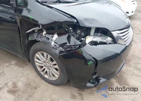 2015 Toyota Sienna Xle 8 Passenger z USA, uszkodzony, nr VIN 5TDYK3DC8FS673143